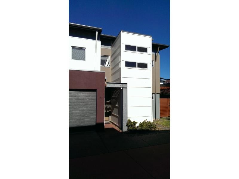 80 Moolyyir Steet, Urangan QLD 4655