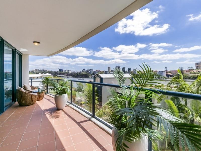 8 Goodwin Street, Kangaroo Point QLD 4169
