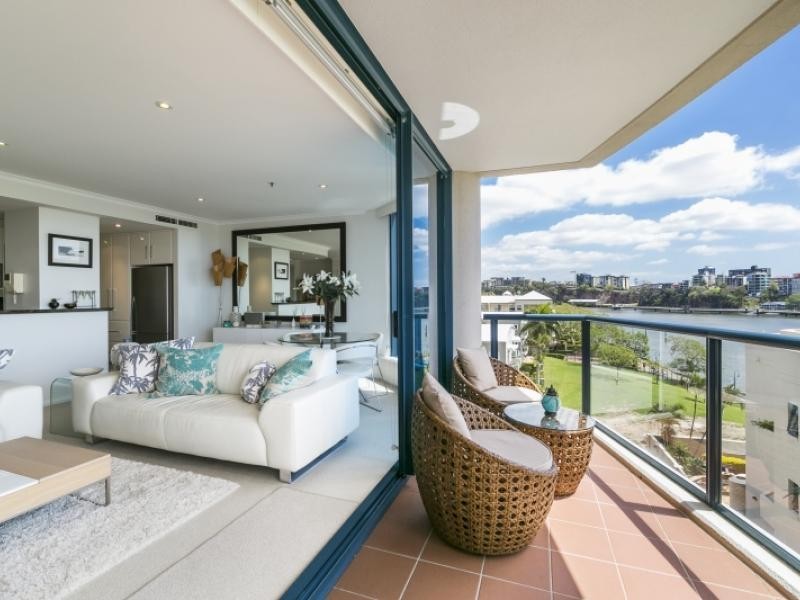 8 Goodwin Street, Kangaroo Point QLD 4169