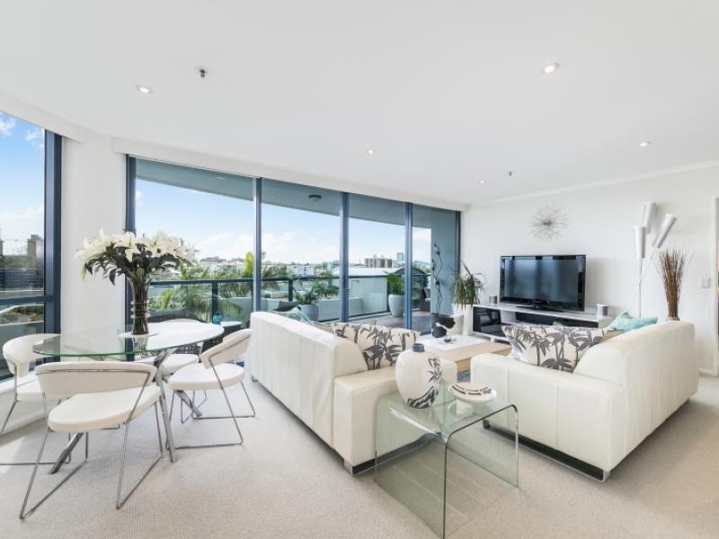 8 Goodwin Street, Kangaroo Point QLD 4169