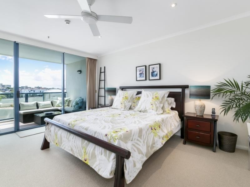 8 Goodwin Street, Kangaroo Point QLD 4169