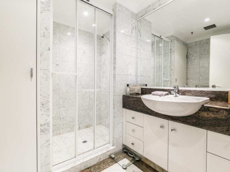 8 Goodwin Street, Kangaroo Point QLD 4169