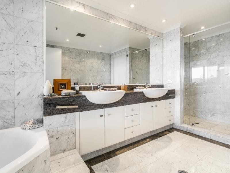 8 Goodwin Street, Kangaroo Point QLD 4169