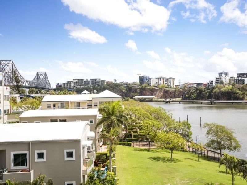 8 Goodwin Street, Kangaroo Point QLD 4169