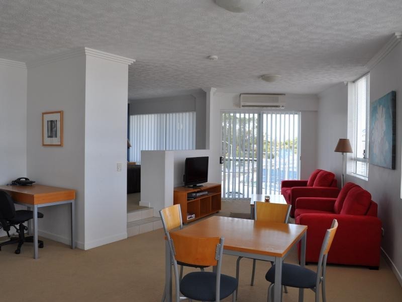 98 University Drive, Varsity Lakes QLD 4227