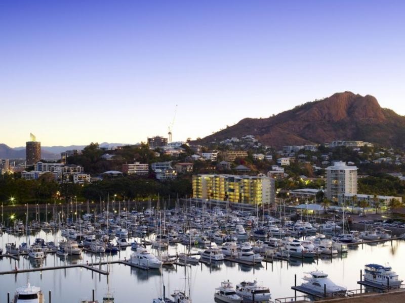 6 Mariners Drive, Townsville City QLD 4810