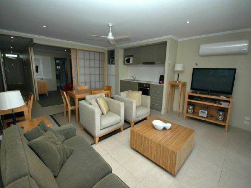 569 The Esplanade, Urangan QLD 4655
