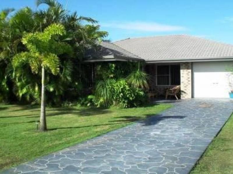 74 Drummond St, Urangan QLD 4655