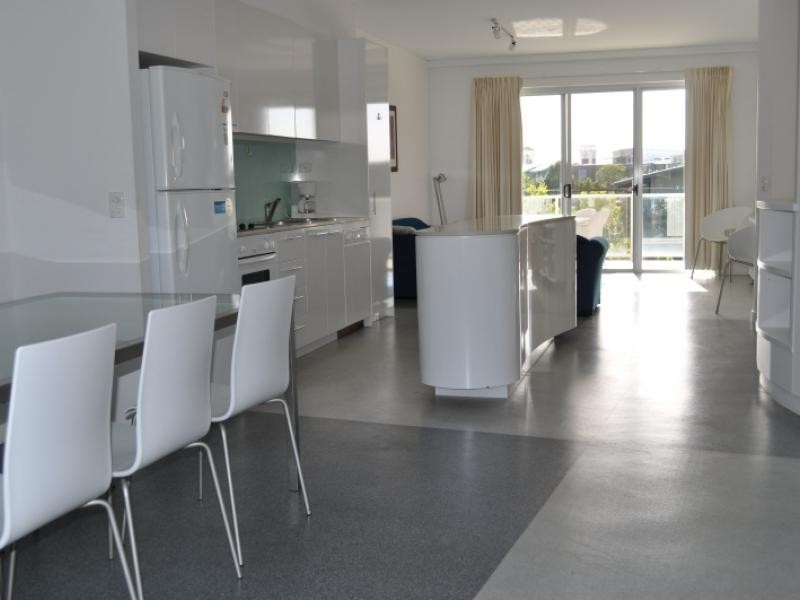 98 University Drive, Varsity Lakes QLD 4227