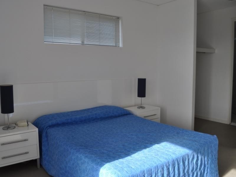 98 University Drive, Varsity Lakes QLD 4227