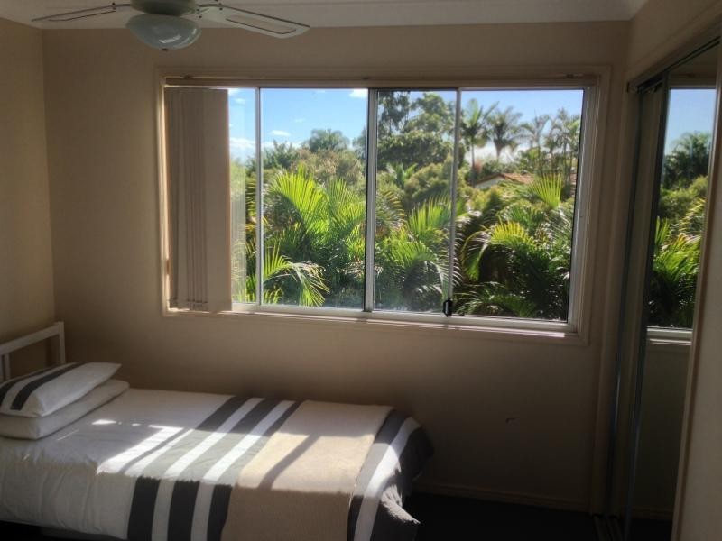 74 Universal Street, Pacific Pines QLD 4211