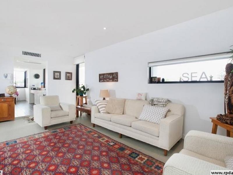 10 Pidgeon Close, West End QLD 4101