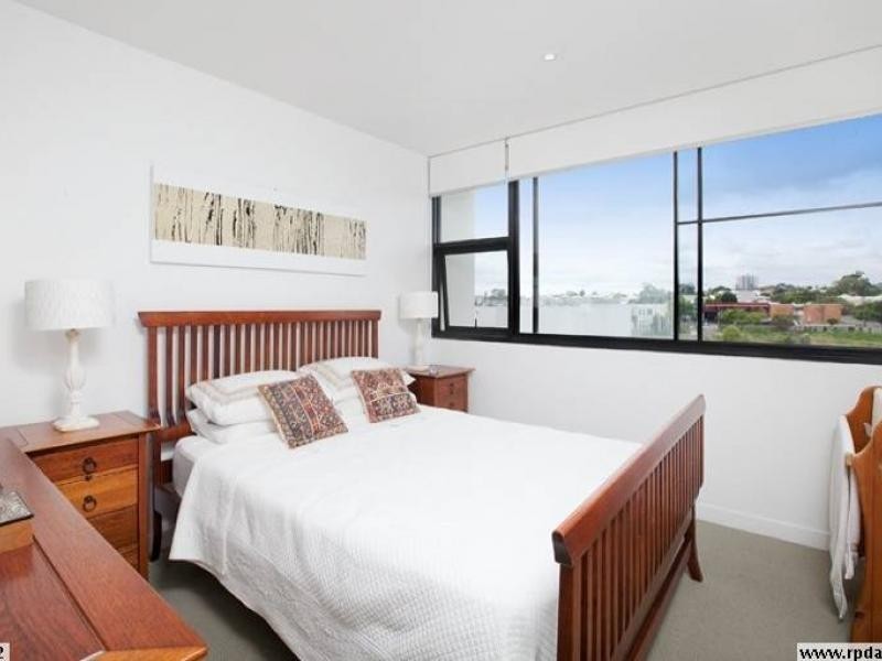 10 Pidgeon Close, West End QLD 4101