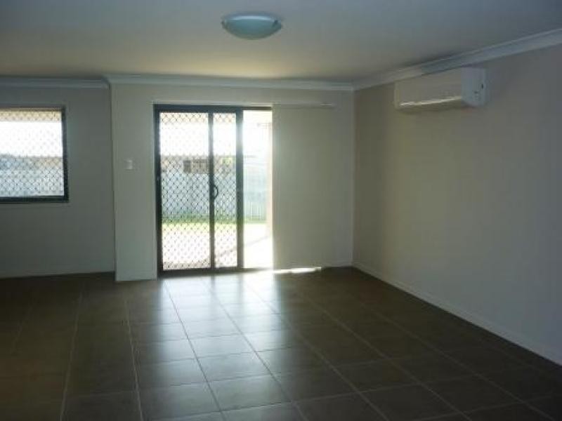 13 Mia Crt, Kawungan QLD 4655