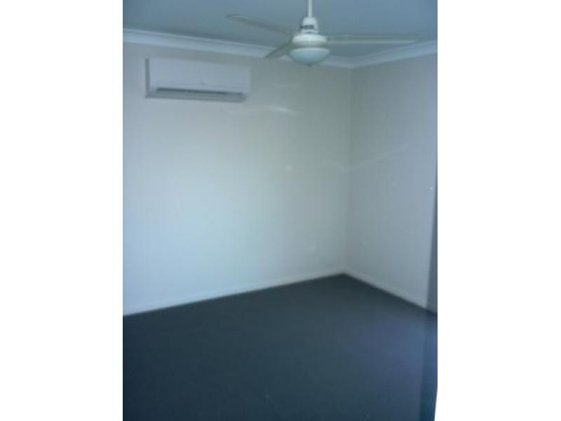 13 Mia Crt, Kawungan QLD 4655