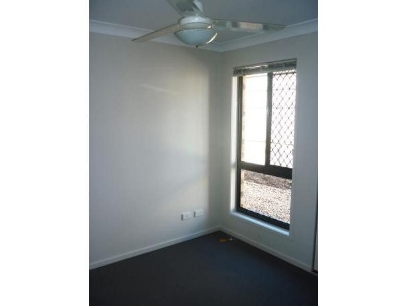13 Mia Crt, Kawungan QLD 4655