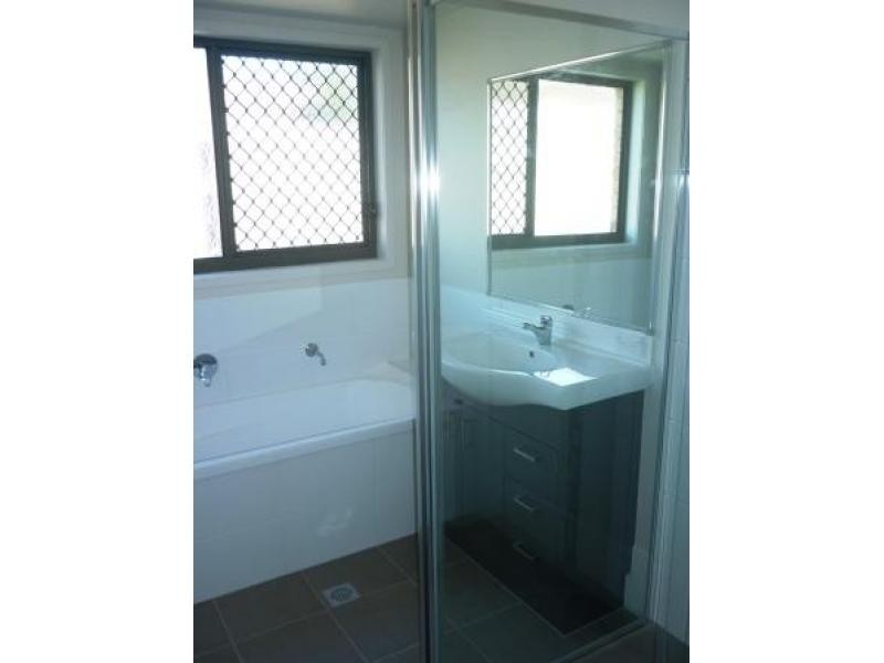 13 Mia Crt, Kawungan QLD 4655