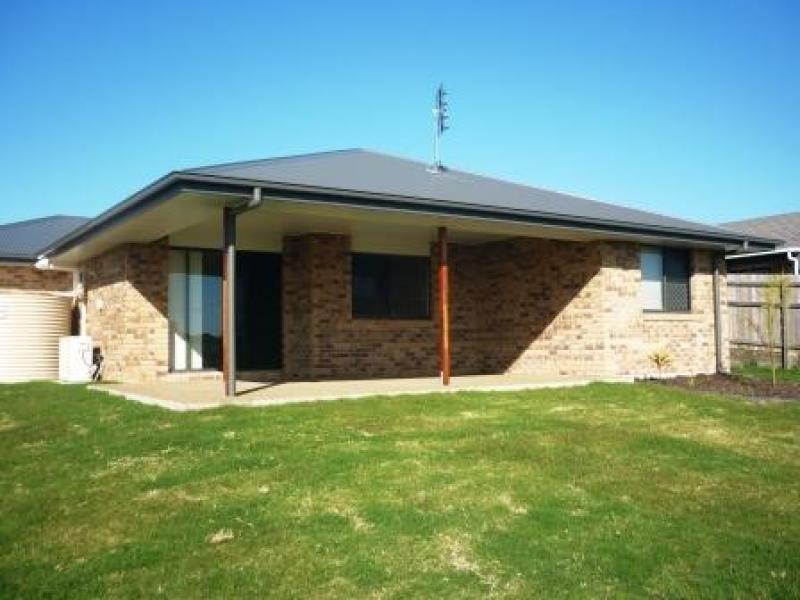 13 Mia Crt, Kawungan QLD 4655