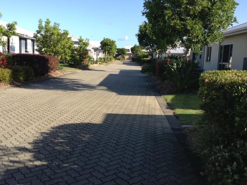 2 Grand Parade, Parrearra QLD 4575