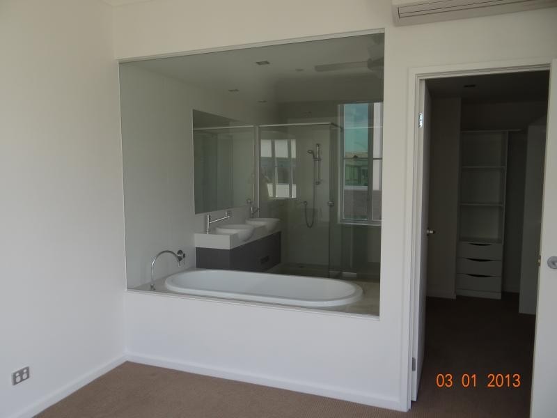 3030 The Boulevard, Carrara QLD 4211