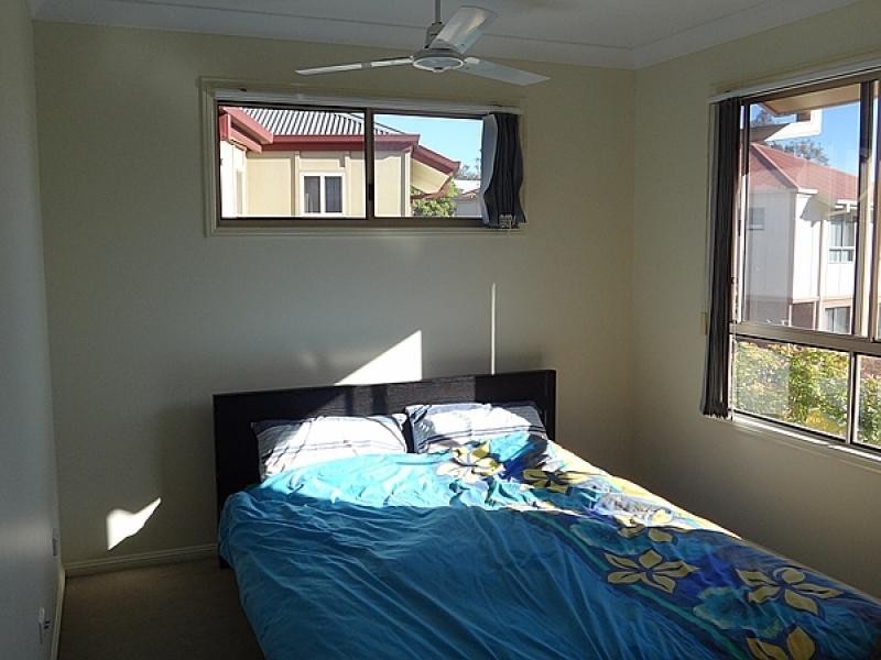 11 Oakmont Ave, Oxley QLD 4075