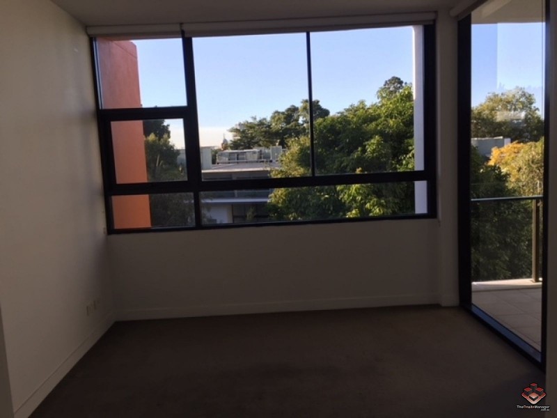 242/10 Pidgeon Close, West End QLD 4101