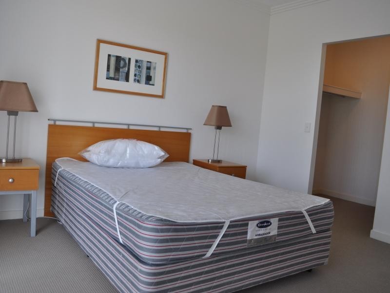 98 University Drive, Varsity Lakes QLD 4227