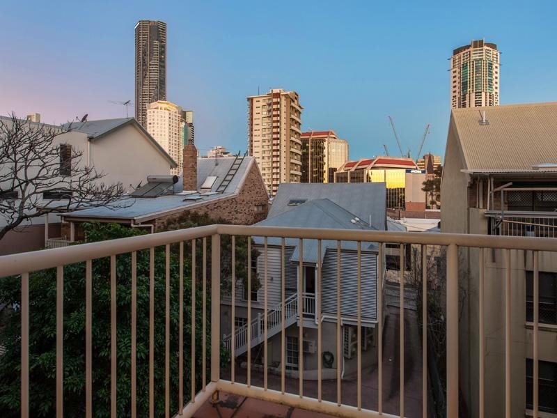 101 Bowen St, Spring Hill QLD 4000