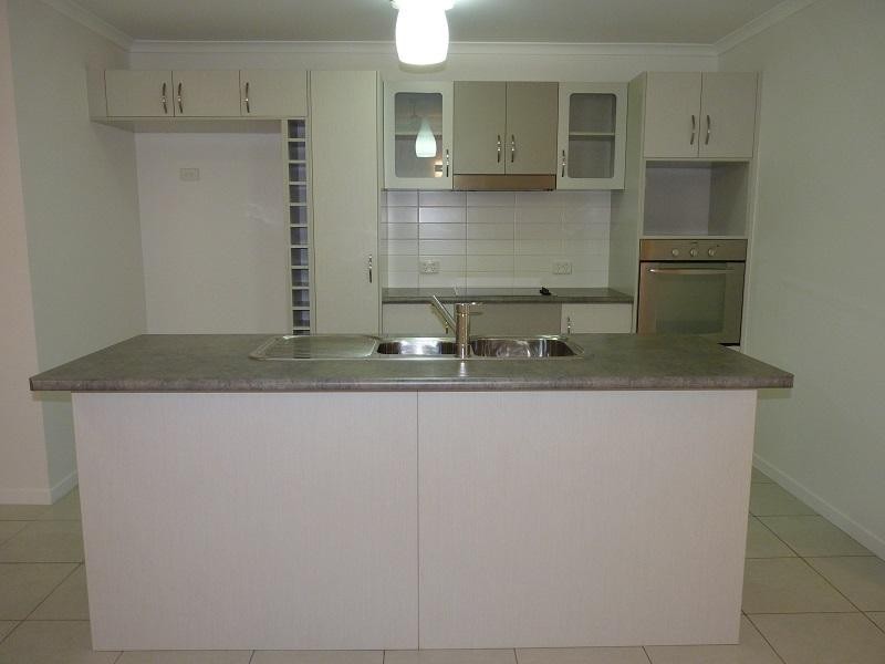 6-24 Henry Street, West End QLD 4810