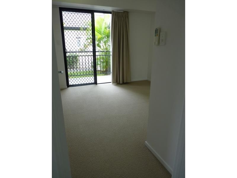 6-24 Henry Street, West End QLD 4810