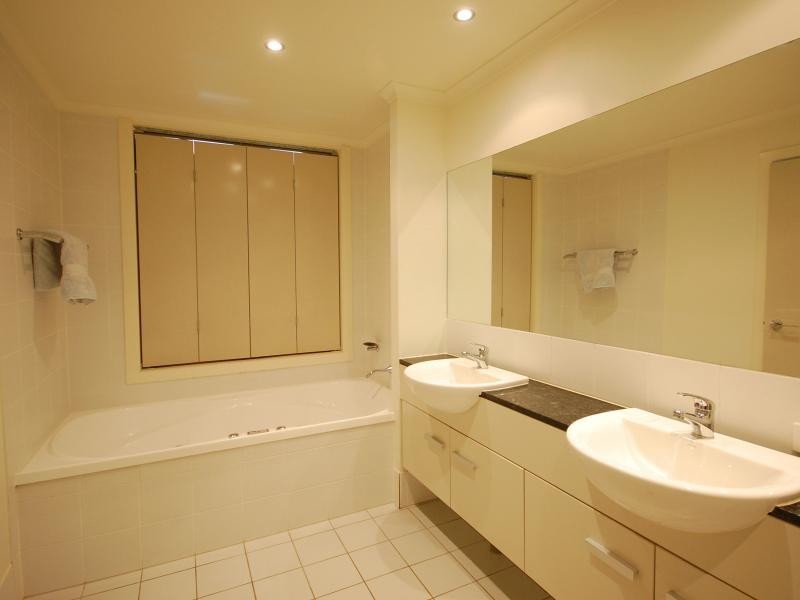 8-14 Belgrave Road, Indooroopilly QLD 4068