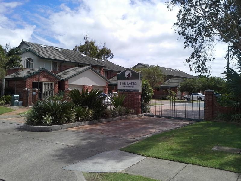 7 Santa Cruz Blvd, Clear Island Waters QLD 4226