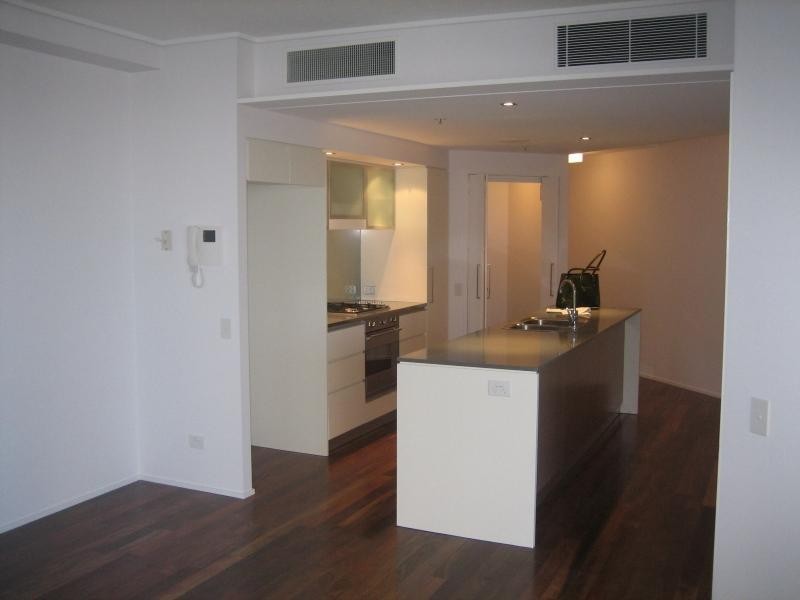 30 Macrossan Street, Brisbane QLD 4000