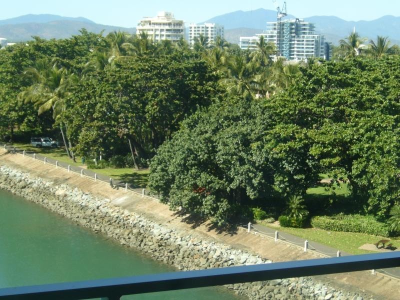 6 Mariners Drive, Townsville City QLD 4810