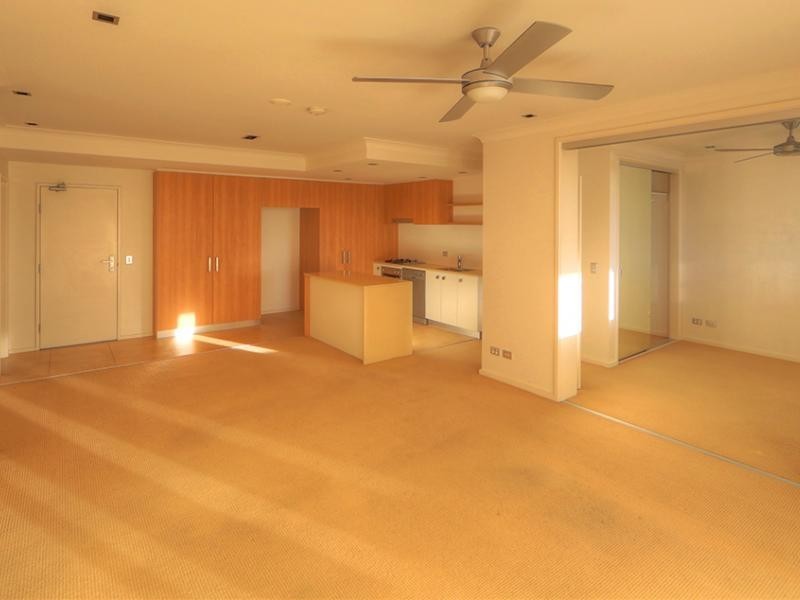 3027 The Boulevard, Carrara QLD 4211