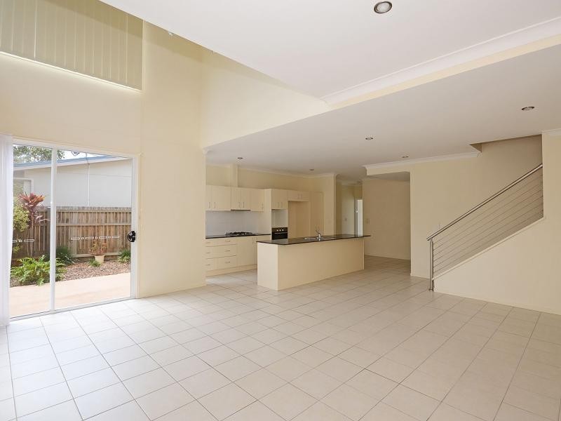 71 Elizabeth Street, Urangan QLD 4655