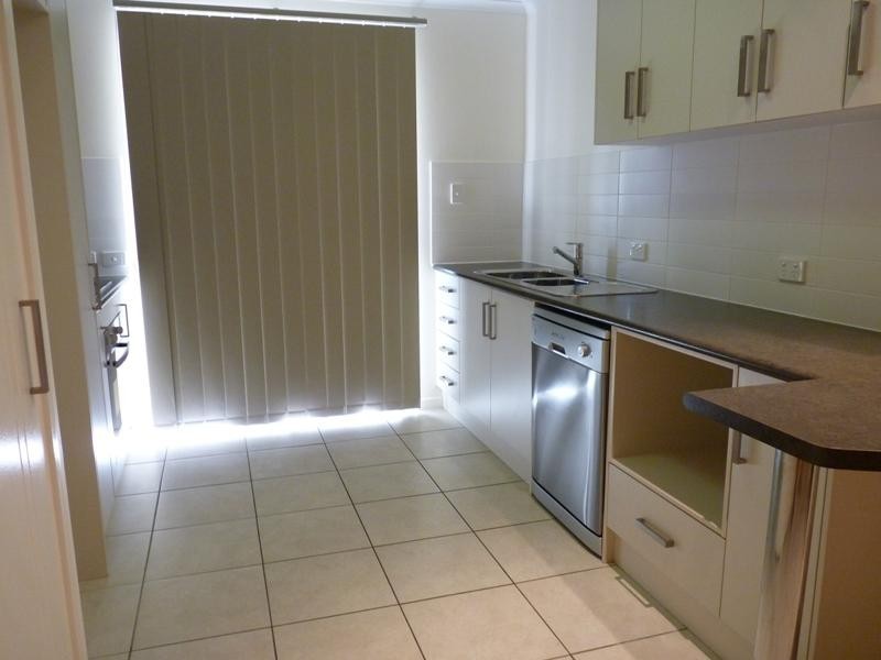 6-24 Henry Street, West End QLD 4810