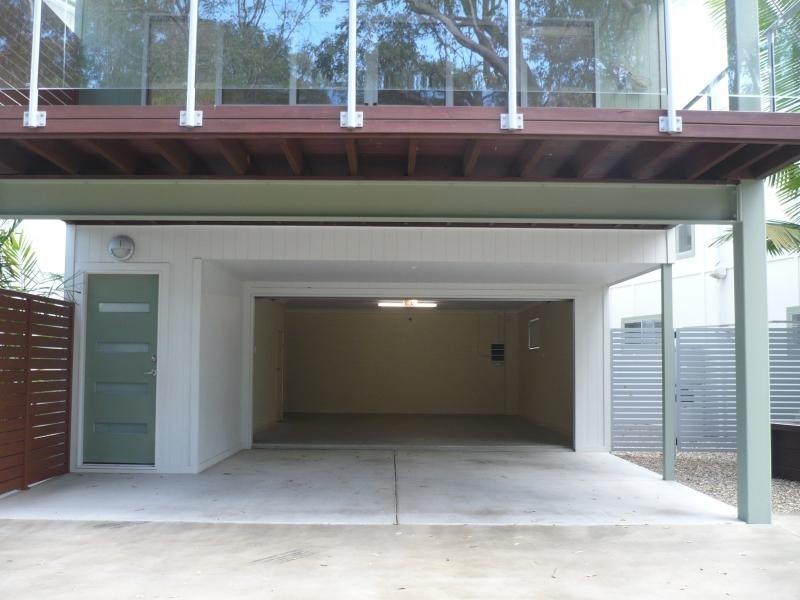 28 CASTELLO CIRCUIT, Varsity Lakes QLD 4227