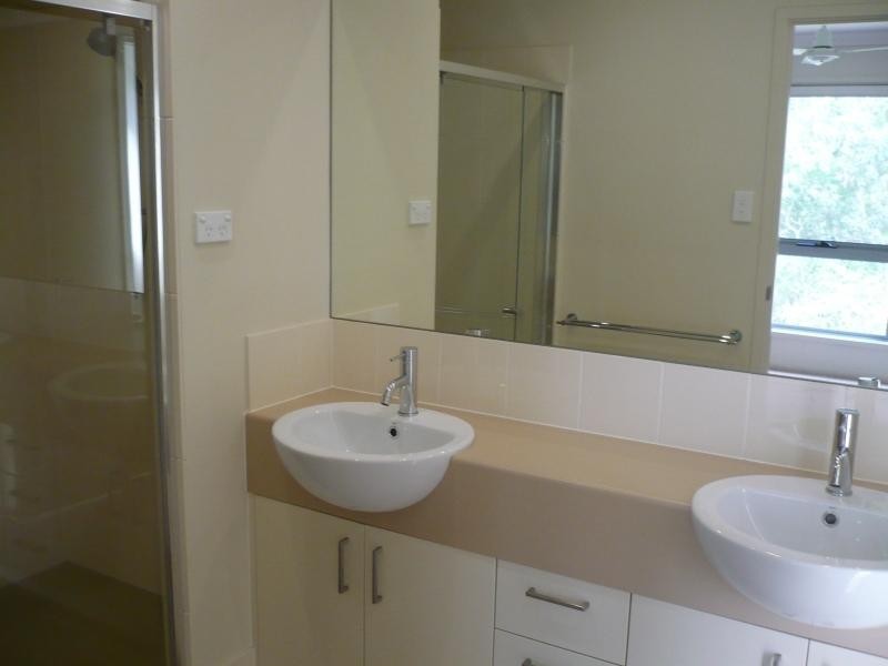 28 CASTELLO CIRCUIT, Varsity Lakes QLD 4227