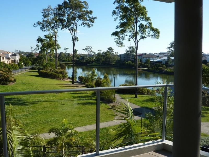 28 CASTELLO CIRCUIT, Varsity Lakes QLD 4227