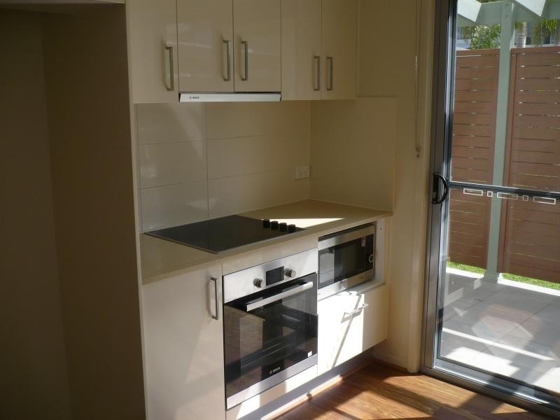 28 CASTELLO CIRCUIT, Varsity Lakes QLD 4227