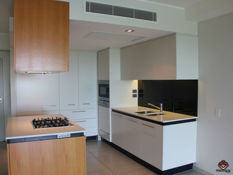 6 Mariners Drive, Townsville City QLD 4810