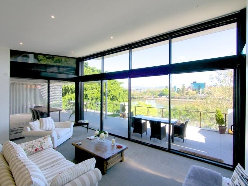 10 Pidgeon Cl., West End QLD 4101