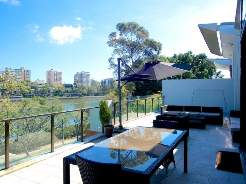 10 Pidgeon Cl., West End QLD 4101