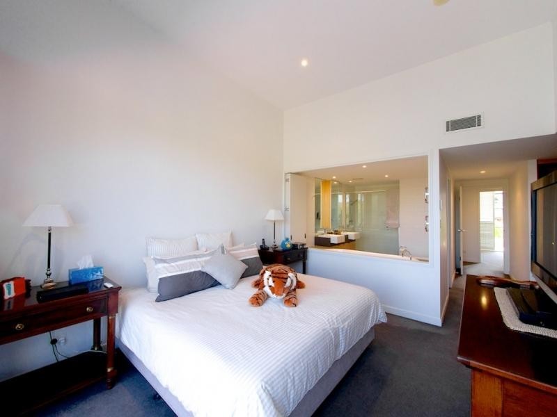 10 Pidgeon Cl., West End QLD 4101