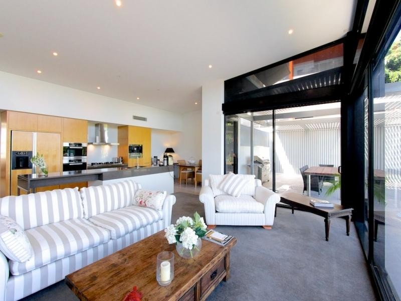 10 Pidgeon Cl., West End QLD 4101