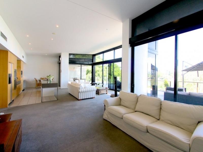 10 Pidgeon Cl., West End QLD 4101