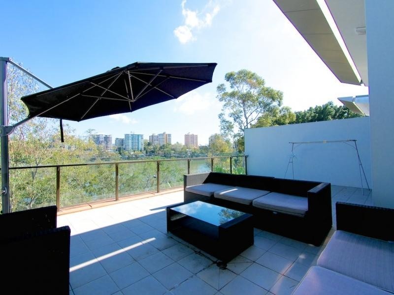 10 Pidgeon Cl., West End QLD 4101