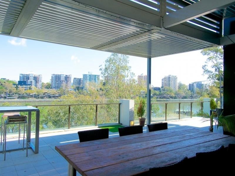 10 Pidgeon Cl., West End QLD 4101