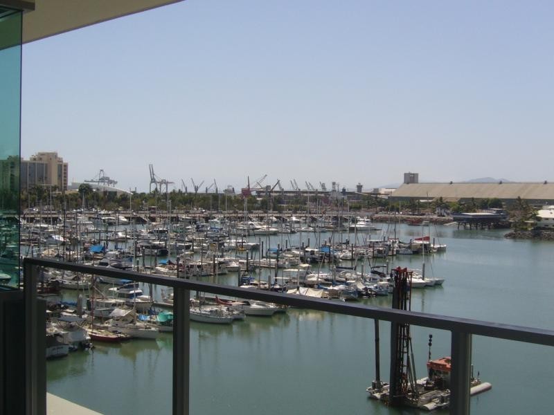 6 Mariners Drive, Townsville City QLD 4810